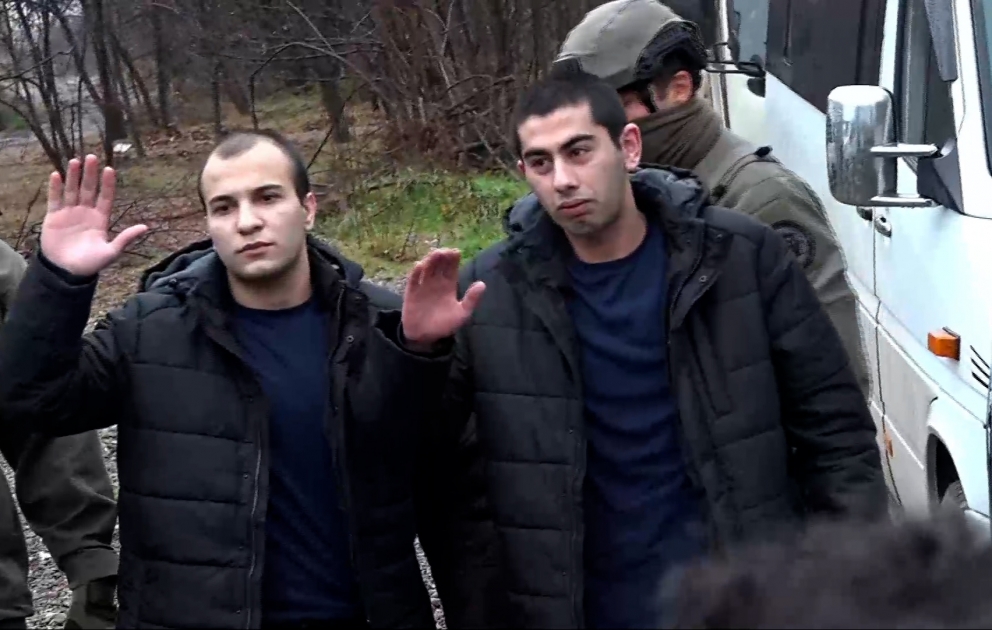 L’Azerbaïdjan et l’Arménie libèrent mutuellement des militaires capturés VIDEO
