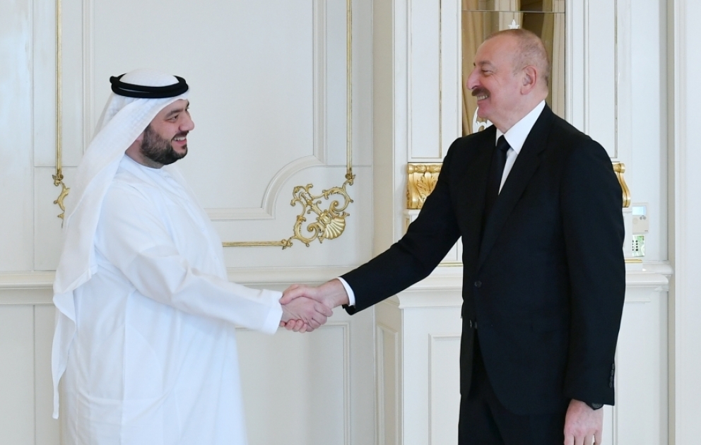 Президент Ильхам Алиев принял министра инвестиций Объединенных Арабских Эмиратов ВИДЕО