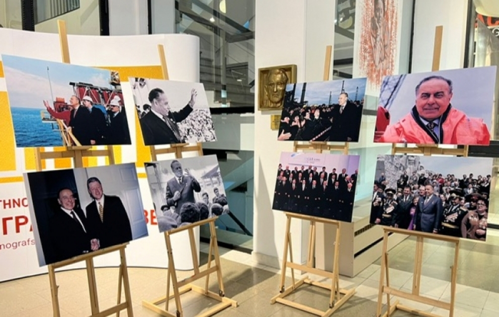 AZƏRTAC-ın təşəbbüsü ilə Serbiyada Ulu Öndərin 100 illik yubileyi münasibətilə fotosərgi keçirilib VİDEO