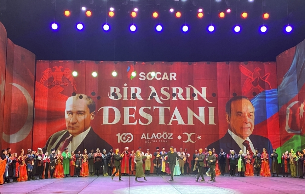 İstanbulda Ümummilli Liderin və Türkiyə Cümhuriyyətinin 100 illik yubileyləri təntənə ilə qeyd olunub VİDEO