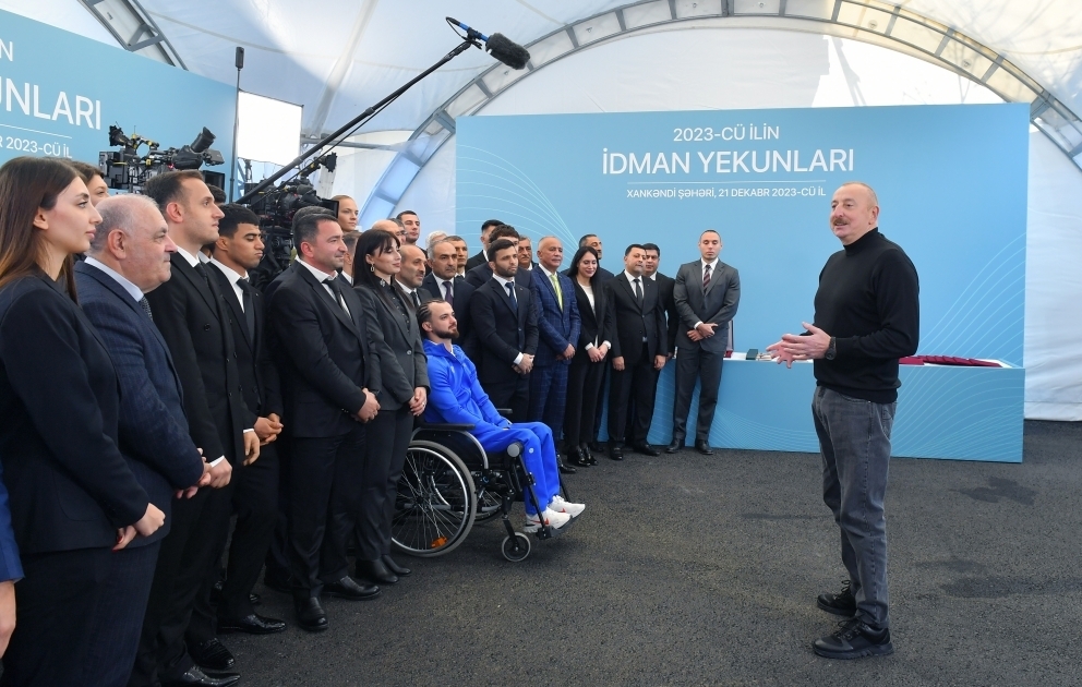 Prezident İlham Əliyev 2023-cü ilin idman yekunları ilə bağlı təşkil olunmuş mərasimdə idman ictimaiyyətinin təltif edilmiş nümayəndələri ilə görüşüb YENİLƏNİB VİDEO