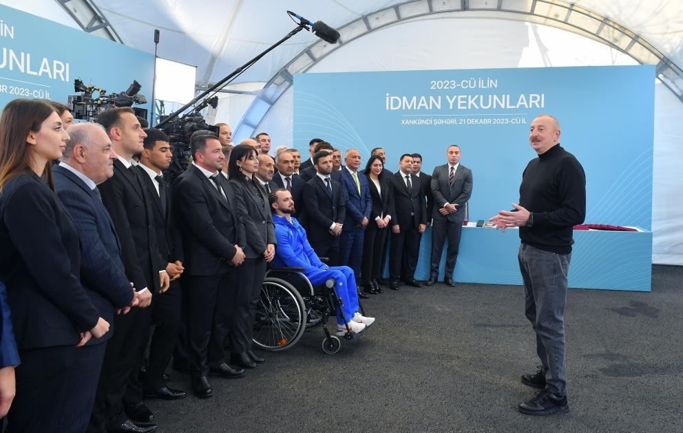 Le président Ilham Aliyev rencontre les représentants décorés de la communauté sportive lors d’une cérémonie consacrée au bilan sportif de 2023 VIDEO