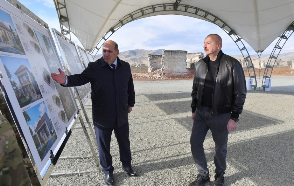Präsident Ilham Aliyev legt Spatenstich für das Dorf Giyasli in Agdam Region VIDEO