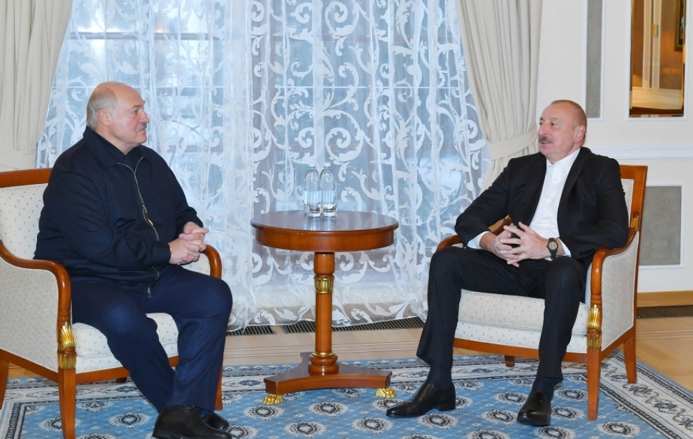 Präsident Ilham Aliyev und Präsident Alexander Lukaschenko treffen sich in St. Petersburg VIDEO