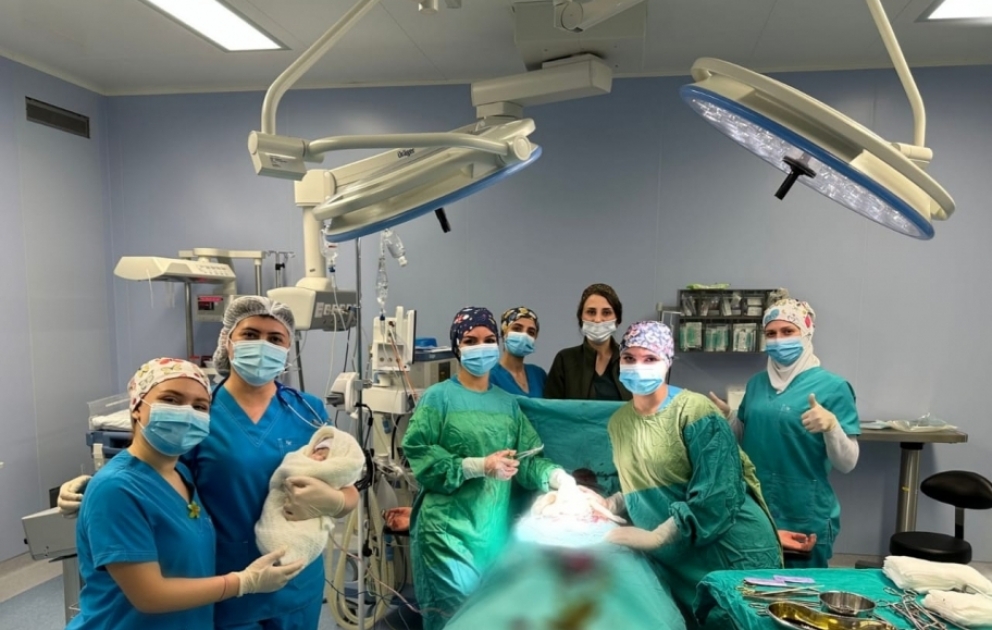 Yeni ilin ilk körpəsi Yeni Klinikada dünyaya gəlib VİDEO