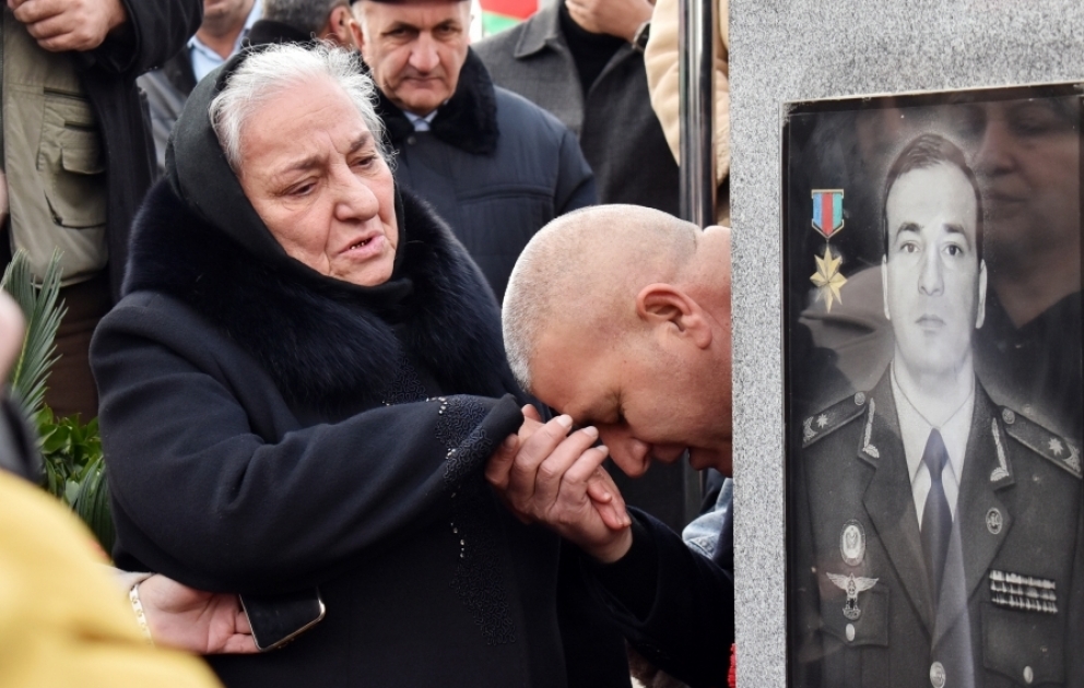 Şəhid general-mayor Polad Həşimov və mayor Murad Məmmədovun xatirələri anılıb VİDEO