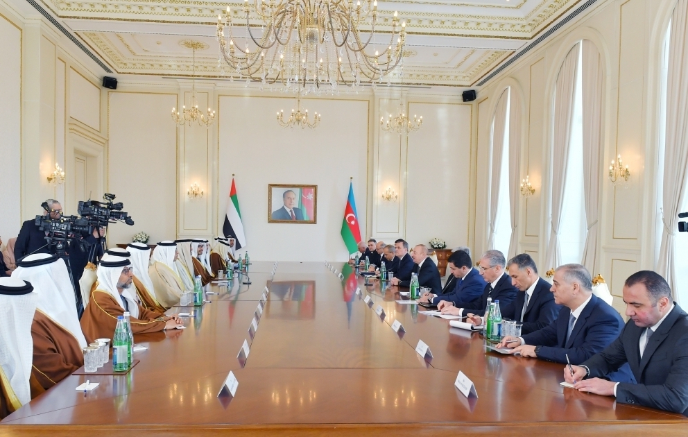 Les présidents azerbaïdjanais et émirati ont un entretien élargi aux deux délégations MIS A JOUR VIDEO
