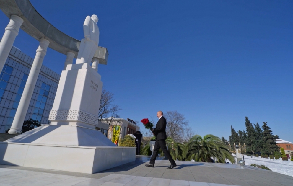 President Ilham Aliyev visited statue of National Leader Heydar Aliyev in the city of Lankaran VIDEO