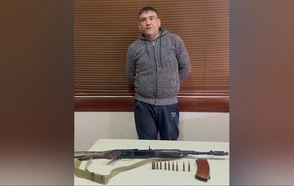 Tapdığı avtomatı könüllü təhvil verməyən şəxs polislər tərəfindən saxlanılıb VİDEO