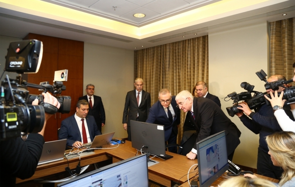 Məzahir Pənahov Mərkəzi Seçki Komissiyasının Müstəqil Media Mərkəzinə baxış keçirib VİDEO