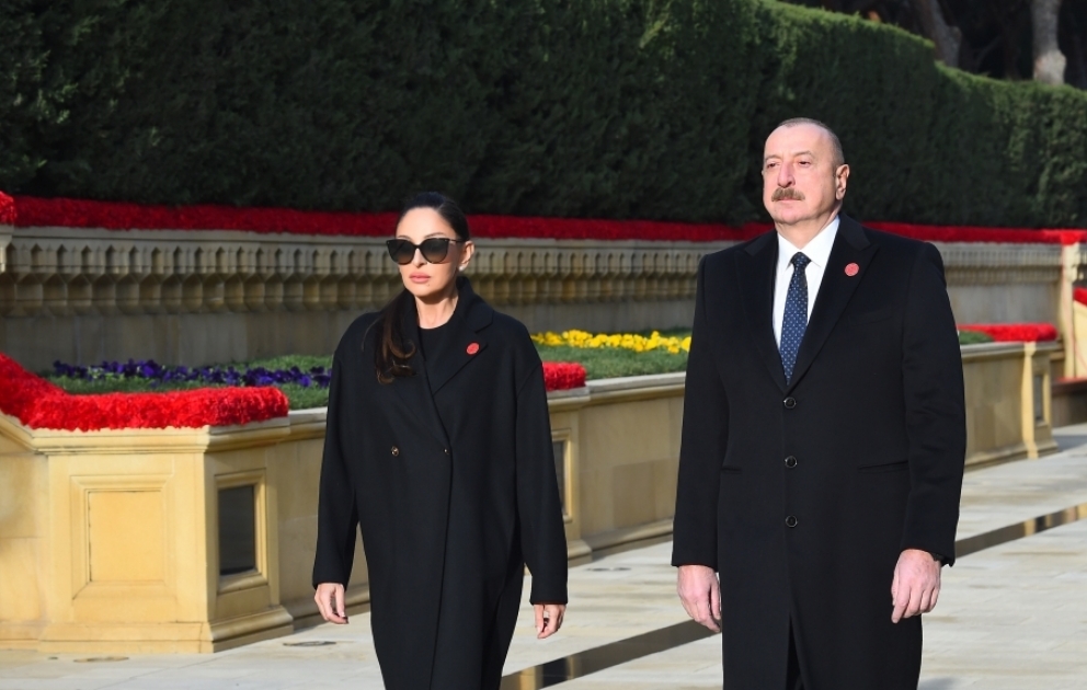 Prezident İlham Əliyev və birinci xanım Mehriban Əliyeva 20 Yanvar faciəsinin 34-cü ildönümü ilə əlaqədar Şəhidlər xiyabanını ziyarət ediblər YENİLƏNİB VİDEO