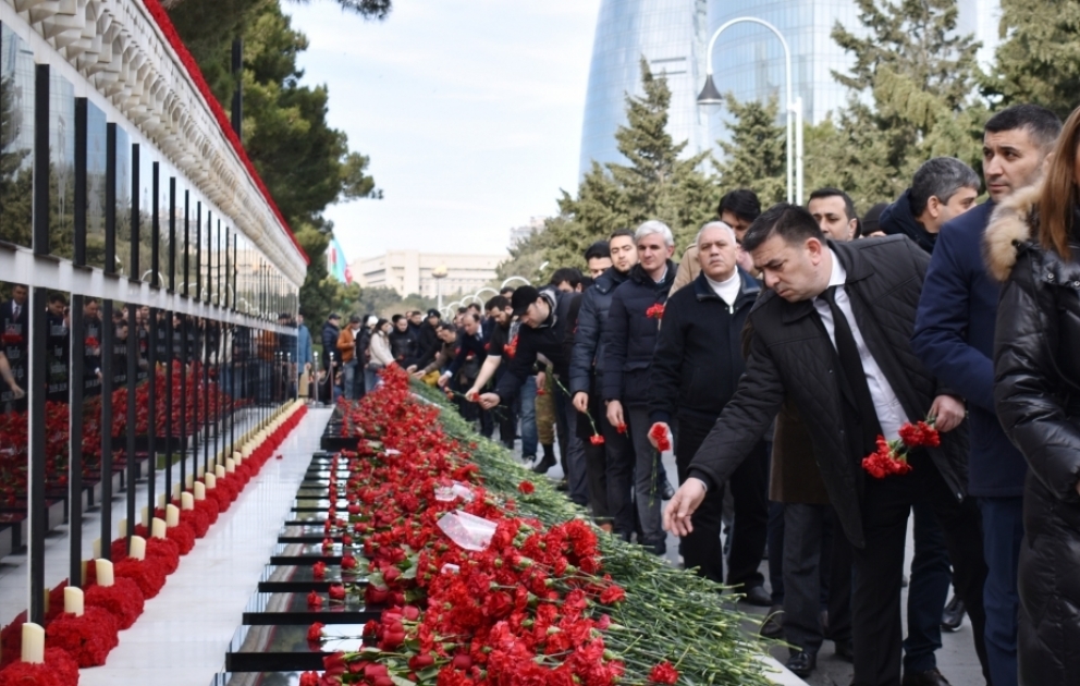 AZERTAC staff visits Alley of Martyrs VIDEO