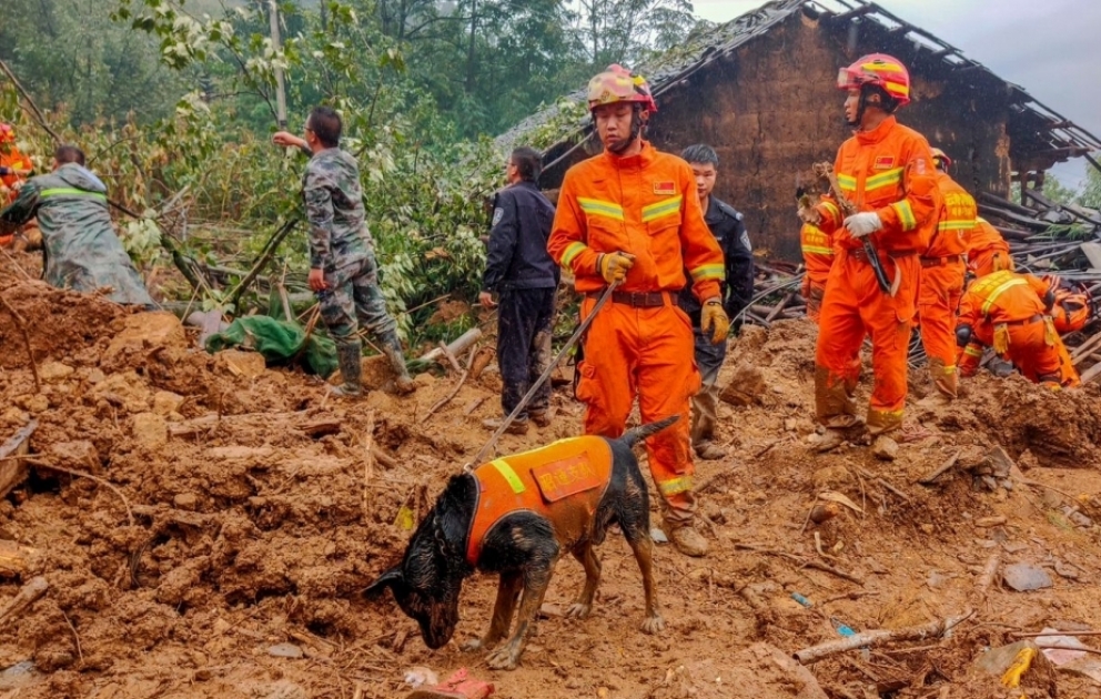 Au moins 47 personnes ensevelies après un glissement de terrain en Chine VIDEO