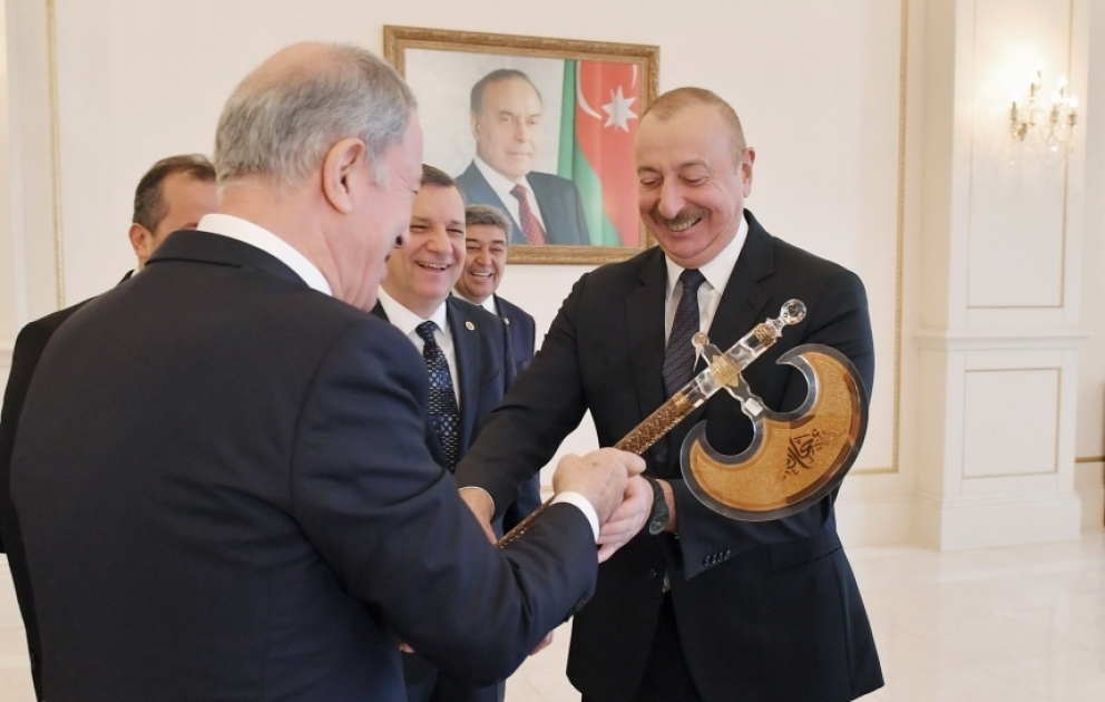Prezident İlham Əliyev Türkiyə parlamentinin Milli müdafiə komissiyasının sədrinin rəhbərlik etdiyi nümayəndə heyətini qəbul edib YENİLƏNİB VİDEO