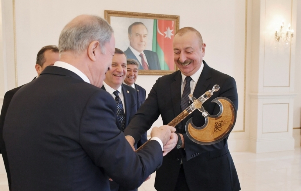 Le président azerbaïdjanais reçoit une délégation menée par le président de la Commission de défense nationale du parlement turc  MIS A JOUR VIDEO