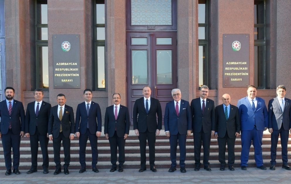 Prezident İlham Əliyev Türkiyə Böyük Millət Məclisinin üzvlərindən ibarət nümayəndə heyətini qəbul edib  YENİLƏNİB VİDEO