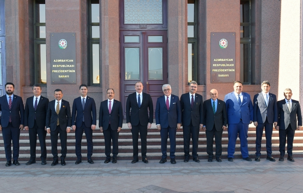 Präsident Ilham Aliyev empfängt türkische Delegation VIDEO
