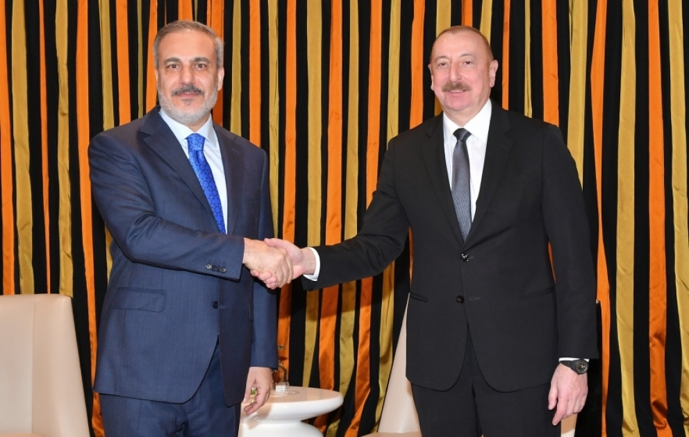 Le président Ilham Aliyev rencontre le chef de la diplomatie turque à Munich VIDEO