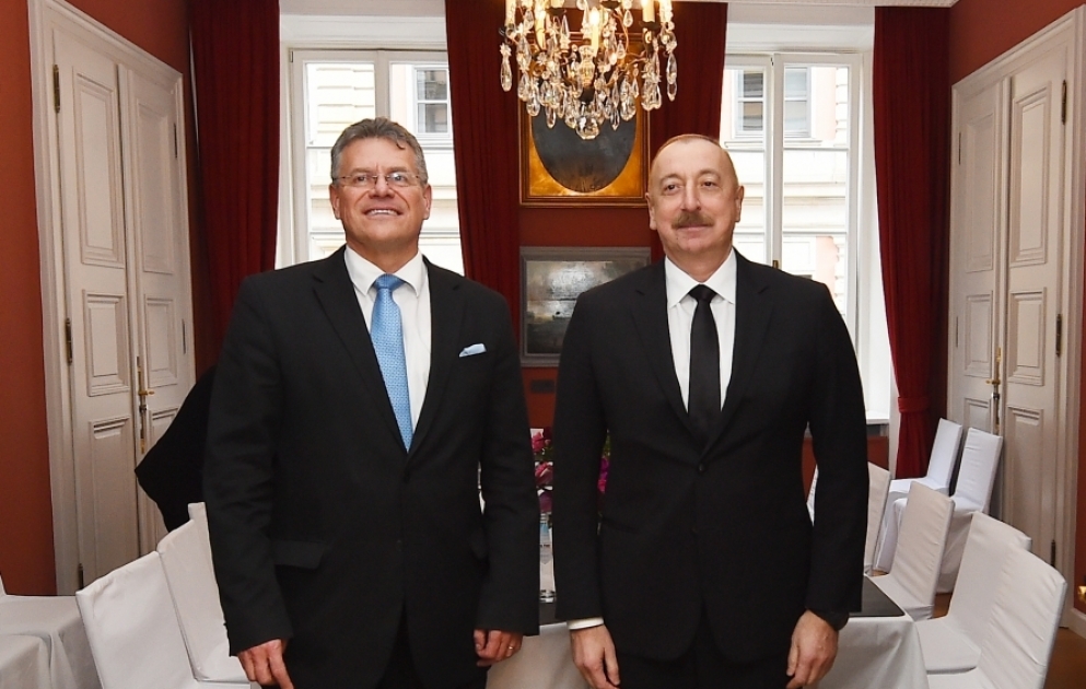 München: Präsident Ilham Aliyev trifft Vizepräsident der Europäischen Kommission für interinstitutionelle Beziehungen und Zukunftsforschung  AKTUALISIERT VIDEO