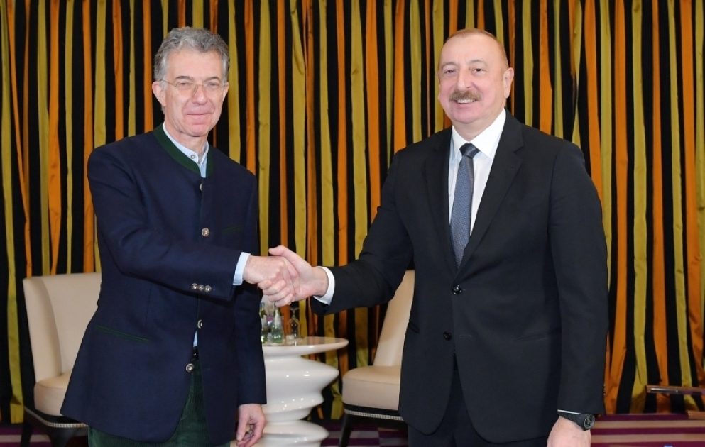Präsident Ilham Aliyev trifft sich mit dem Vorsitzenden der Münchner Sicherheitskonferenz VIDEO