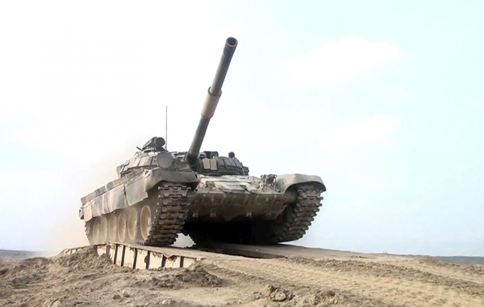 "Tankların və döyüş maşınlarının heyətlərinin hazırlanması kursu" keçirilir VİDEO