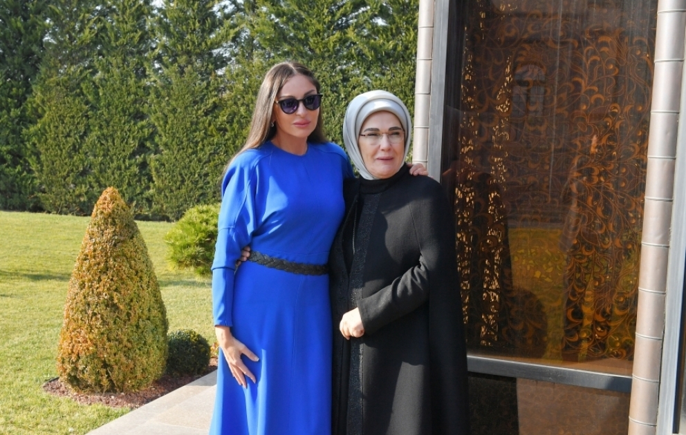 First Ladies von Aserbaidschan und der Türkei treffen sich in Ankara VIDEO