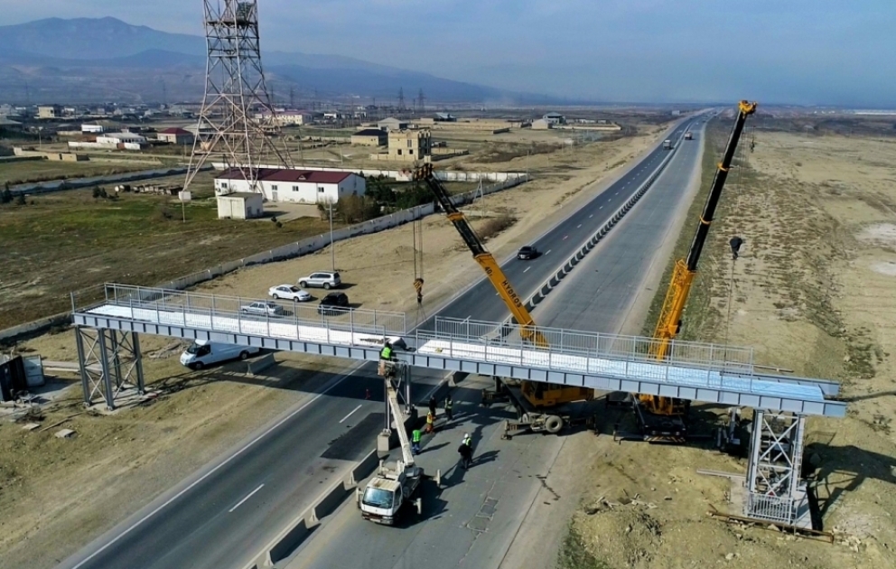 Bakı-Quba yolunda yeni yerüstü piyada keçidi tikilir VİDEO