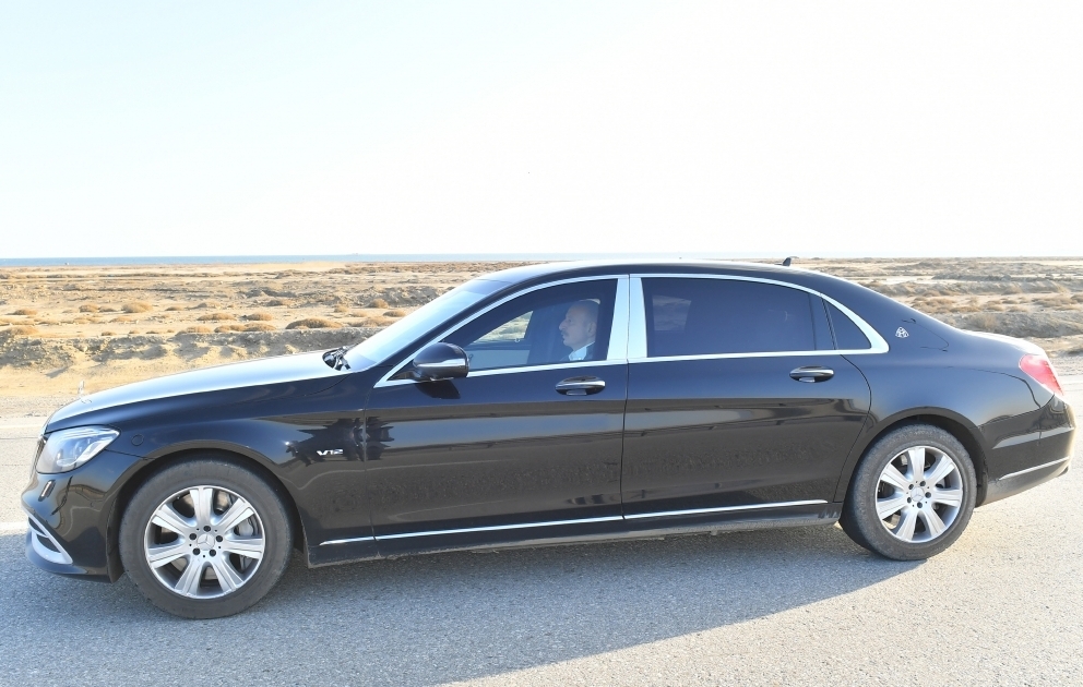 Prezident İlham Əliyev Xocalı soyqırımı qurbanlarının xatirəsini bir dəqiqəlik sükutla yad edib VİDEO