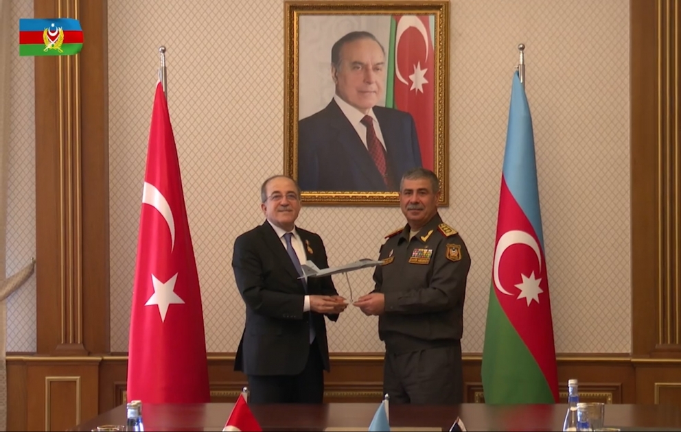 Azərbaycanın müdafiə naziri Türkiyənin milli müdafiə nazirinin müavini ilə görüşüb VİDEO