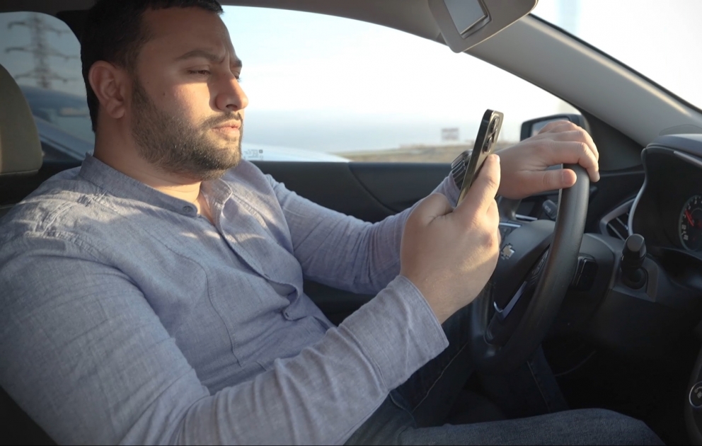 NİİM sükan arxasında mobil telefondan istifadə edən sürücülərə müraciət edib VİDEO