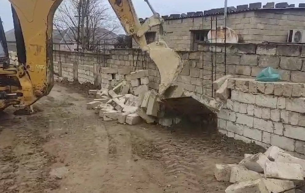 Fövqəladə Hallar Nazirliyi tərəfindən qanunsuz tikililər sökülüb VİDEO