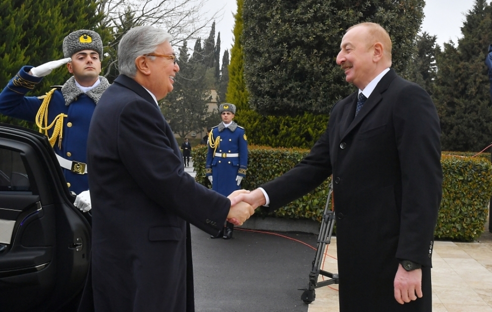 Cérémonie d’accueil officiel du président kazakh Kassym-Jomart Tokaïev à Bakou VIDEO