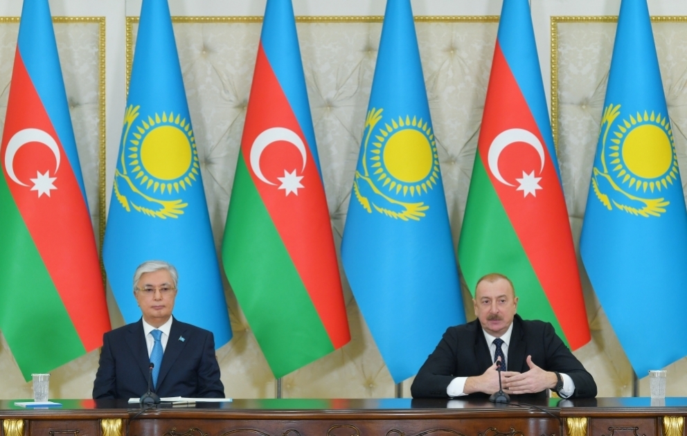 Ilham Aliyev et Kassym-Jomart Tokaïev font des déclarations à la presse VIDEO