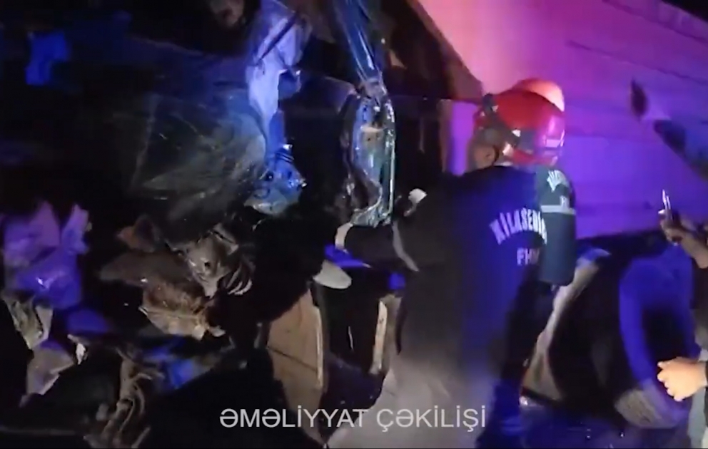 FHN-in əməkdaşları sürücünün həyatını xilas edərək təcili yardım briqadasına təhvil veriblər VİDEO