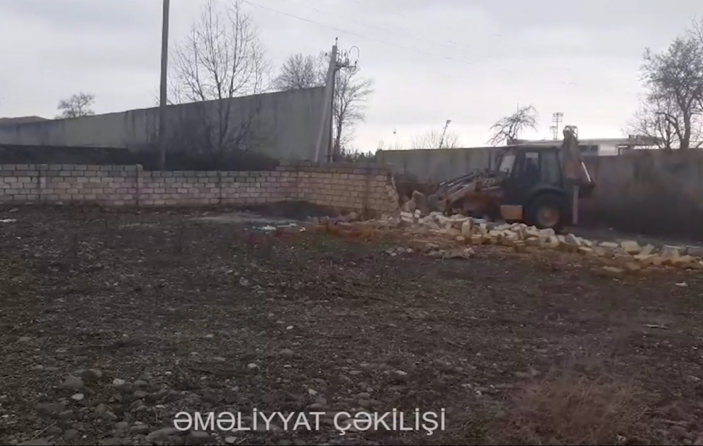 FHN: Qəbələ şəhərində aparılan qanunsuz tikili sökülüb VİDEO