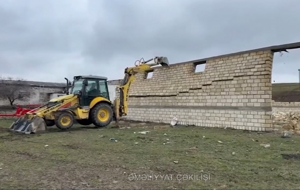 Qubanın Digah kəndində qanunsuz tikili sökülüb VİDEO
