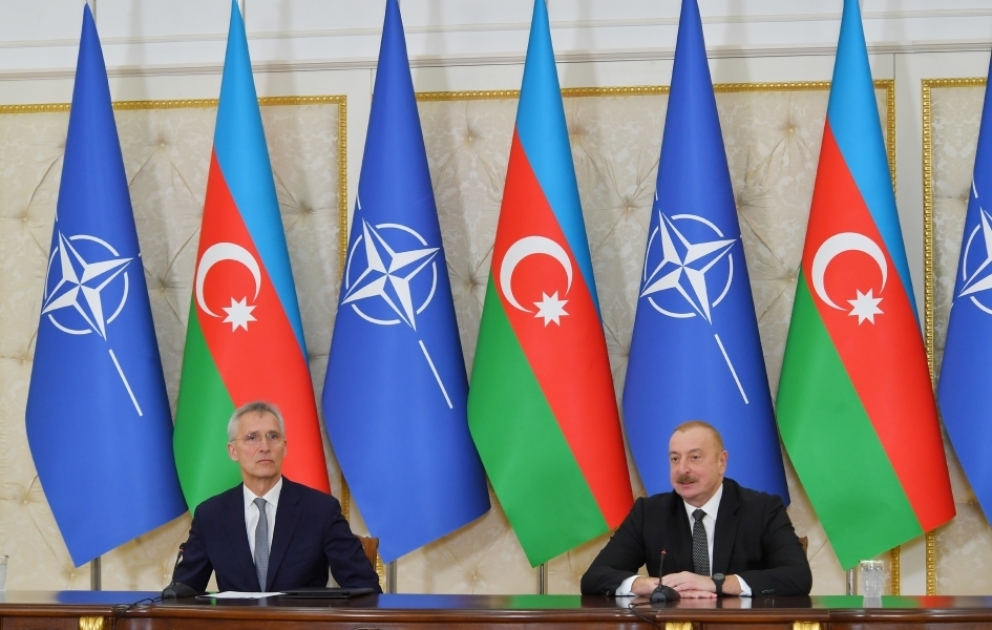 Präsident Ilham Aliyev und NATO-Generalsekretär Jens Stoltenberg geben Presseerklärungen ab VIDEO