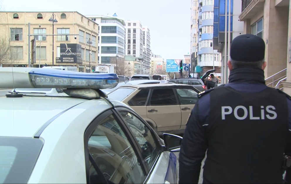 Nəsimi rayonunda yerləşən banklardan birindən oğurluq edilməsinin qarşısı mühafizə polisi tərəfindən alınıb VİDEO
