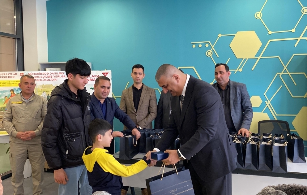 Les 35 familles parties pour Fuzouli arrivent et reçoivent les clés de leurs maisons VIDEO