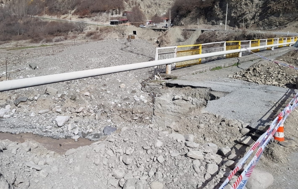 İsmayıllıda yol çöküb, gediş-gəliş çətinləşib VİDEO