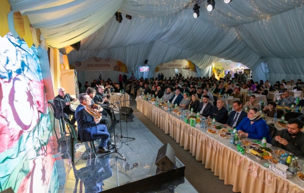 Heydər Əliyev Fondunun vitse-prezidenti Leyla Əliyevanın təşəbbüsü ilə Moskvada iftar süfrəsi açılıb VİDEO