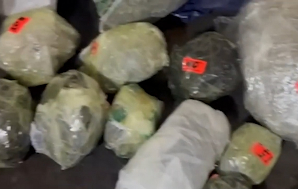 Bakıda saxlanılan narkokuryerlərdən 2 kiloqram narkotik vasitə aşkarlanıb VİDEO