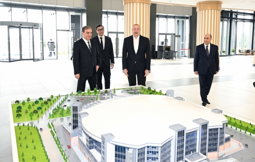 Präsident Ilham Aliyev weiht Ganja Sportpalast ein VIDEO