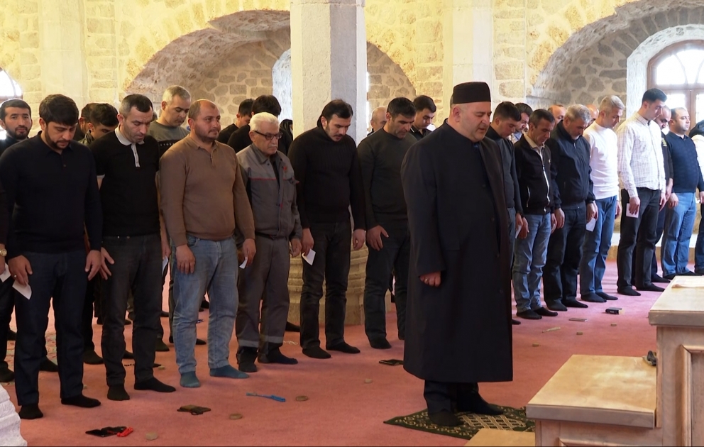 Şuşada bayram namazı qılınıb VİDEO