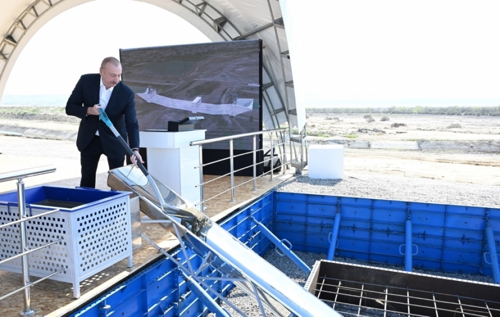 Präsident Ilham Aliyev legt den Grundstein für den Schirvan-Bewässerungskanal im Distrikt Hajigabul AKTUALISIERT VIDEO