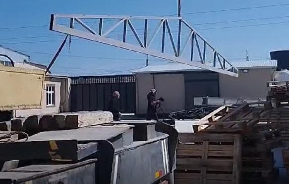 FHN: Sumqayıtda qanunsuz tikili sökülüb VİDEO