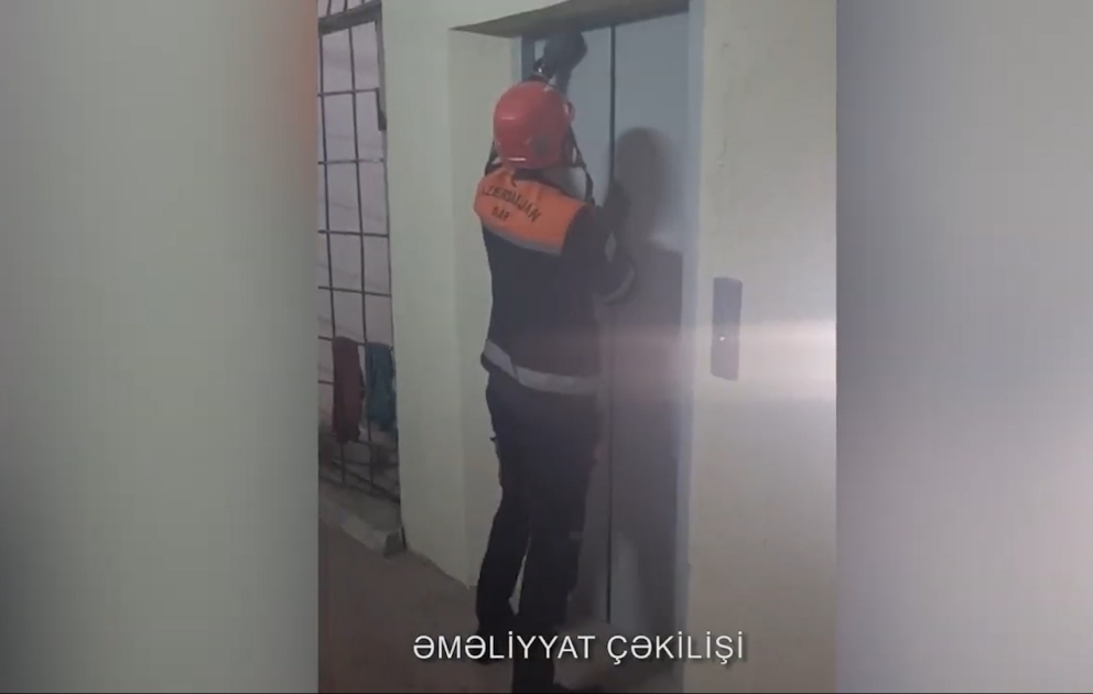 FHN: Liftdə qalanlar xilas edilib VİDEO