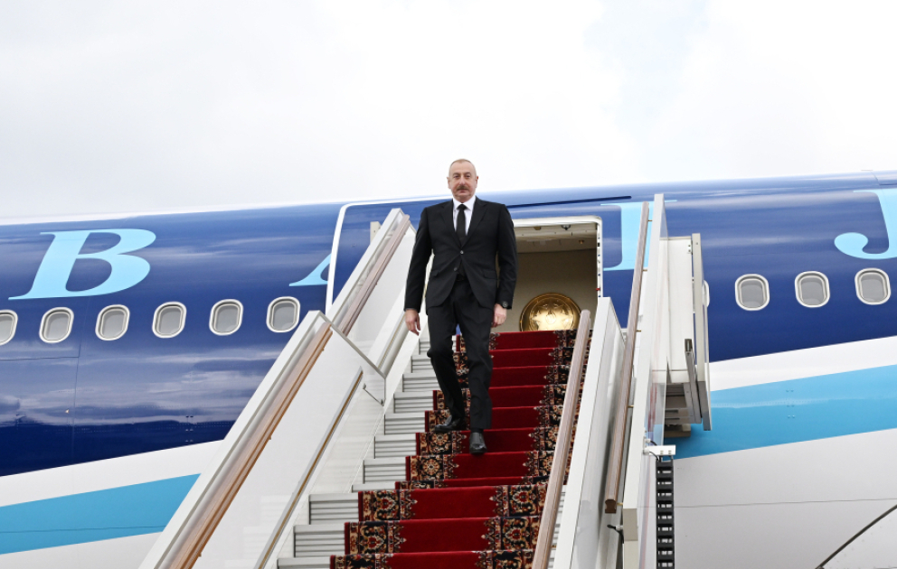 Präsident Ilham Aliyev zu Arbeitsbesuch in Russland VIDEO