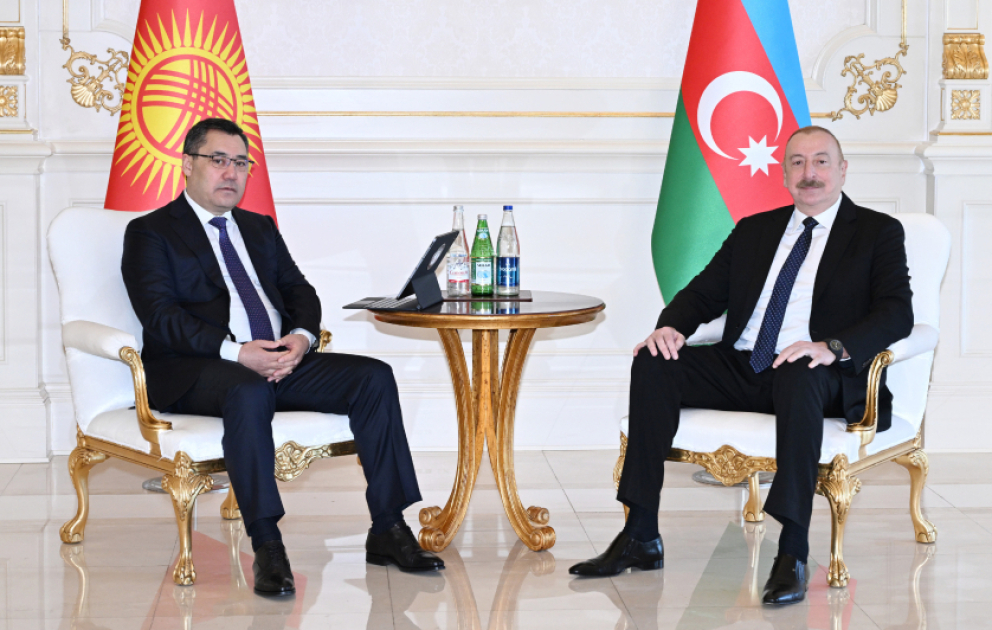 Präsident Ilham Aliyev und Präsident Sadyr Dschaparow treffen sich im kleinen Kreis  VIDEO