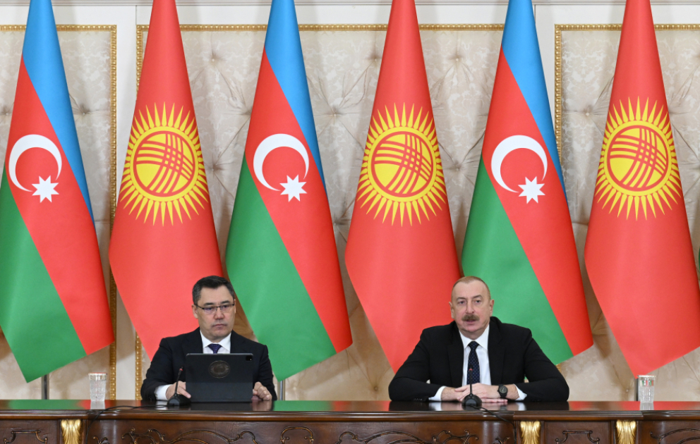 Präsident Ilham Aliyev und Präsident Sadyr Dschaparow treten vor die Presse VIDEO